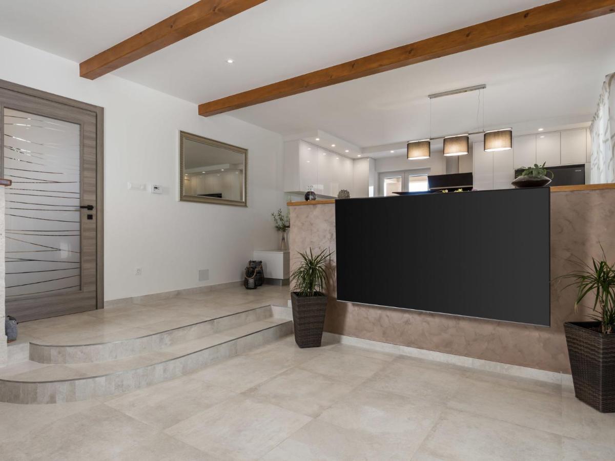 Villa Matea - Mlk150 By Interhome Dobrinj Extérieur photo